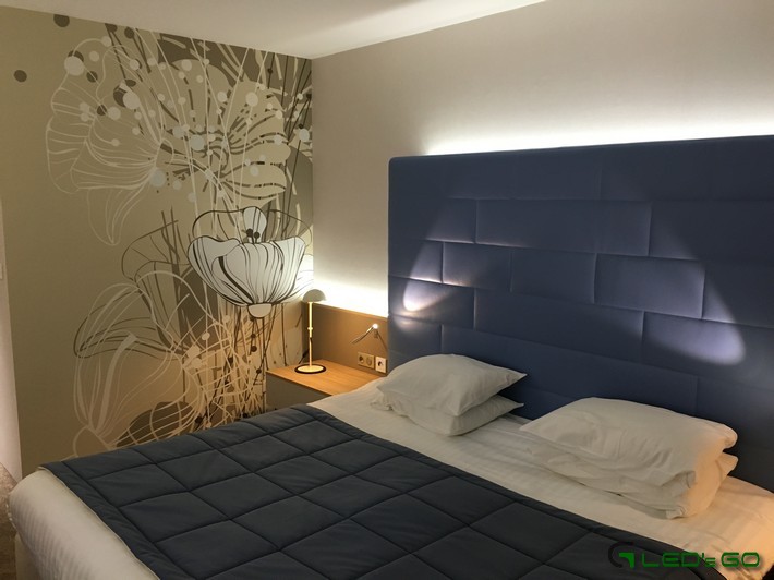 https://www.ledsgo.fr/images/integration_bandeaux/chambre-hotel-ruban-led/ruban-led-hotel.jpg